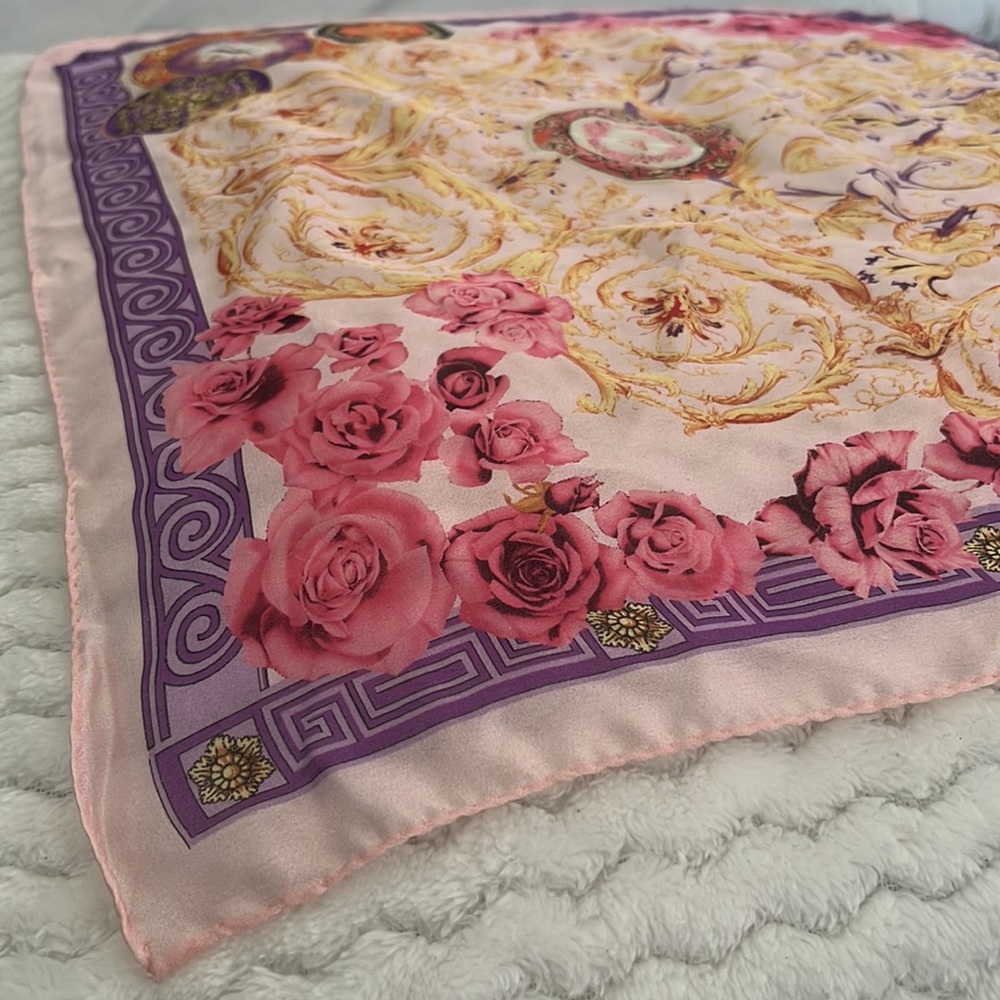Versace scarf - Picture 4 of 11